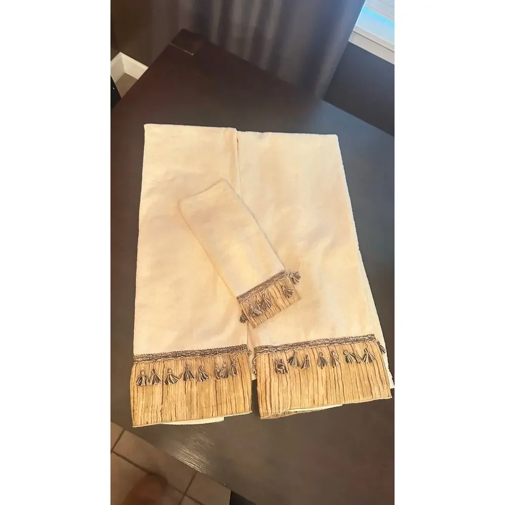 Vintage Avanti Look Cream Towel Set -2 Bath Towels with Tassels & 1 Wash Cloth
